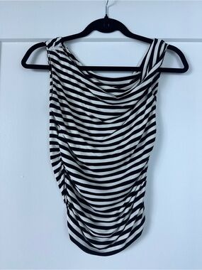 Isalis Black and White Cropped Top
